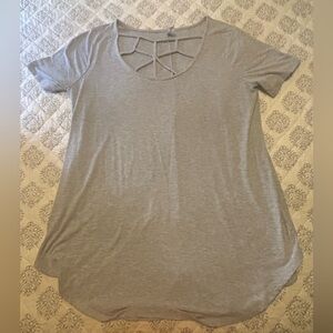 Zenana Outfitters Gray Short Sleeve Top with Cutout